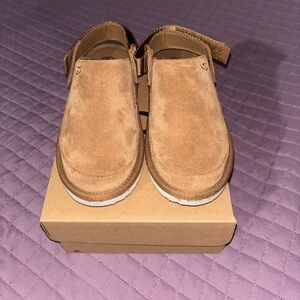 🔥Ugg goldenstar clog. LITTLE KID SIZE 1🔥